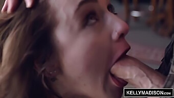 Getatoeëerde Babe Krijgt Haar Eerste Creampie In Hardcore Video