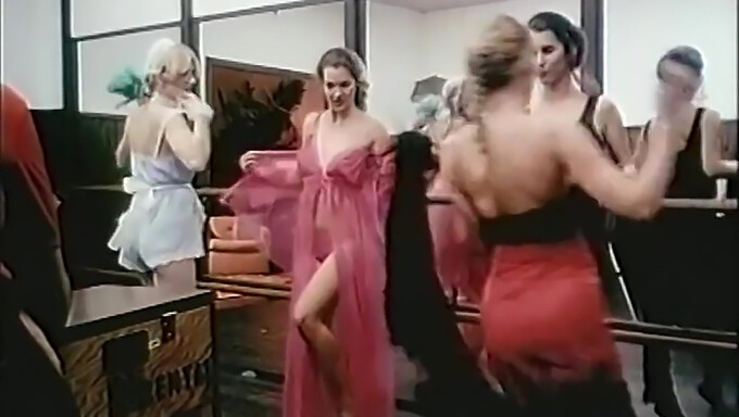 Klassinen Karvainen Ryhmäorgia Vintage-Pornossa