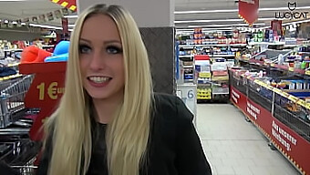 Heiße Analaktion Im Supermarkt Mit Lucy