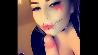 Amelia Skye'S Halloween Traktatie: Intens Gezicht Zitten En Gezichtsbehandeling