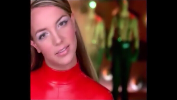 Tontonlah Britney Spears Dalam Video Panas Ini.