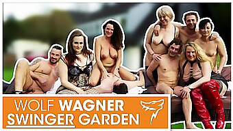 Deutsche Milfs Beteiligen Sich An Einer Outdoor-Orgie Auf Einer Swingerparty Und Bekommen Oralsex Und Penetration Von Unbekannten Männern.