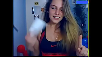 L'Incroyable Camshow D'Une Adolescente Vous Laisse Sans Voix